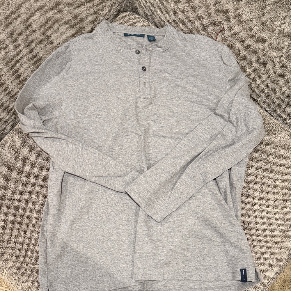 Men's Gray Henley Shirt Perry Ellis. XL